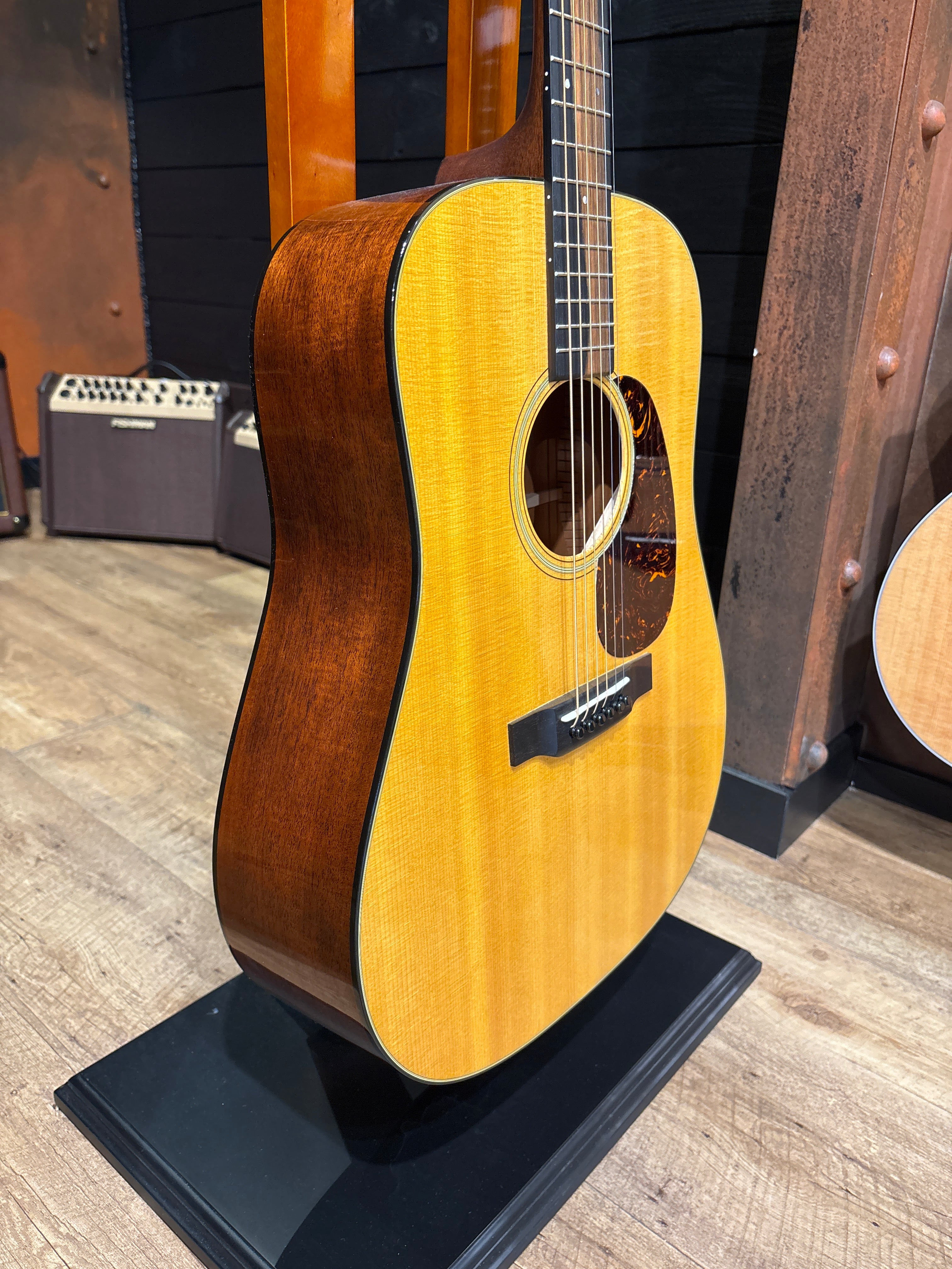 Martin D18