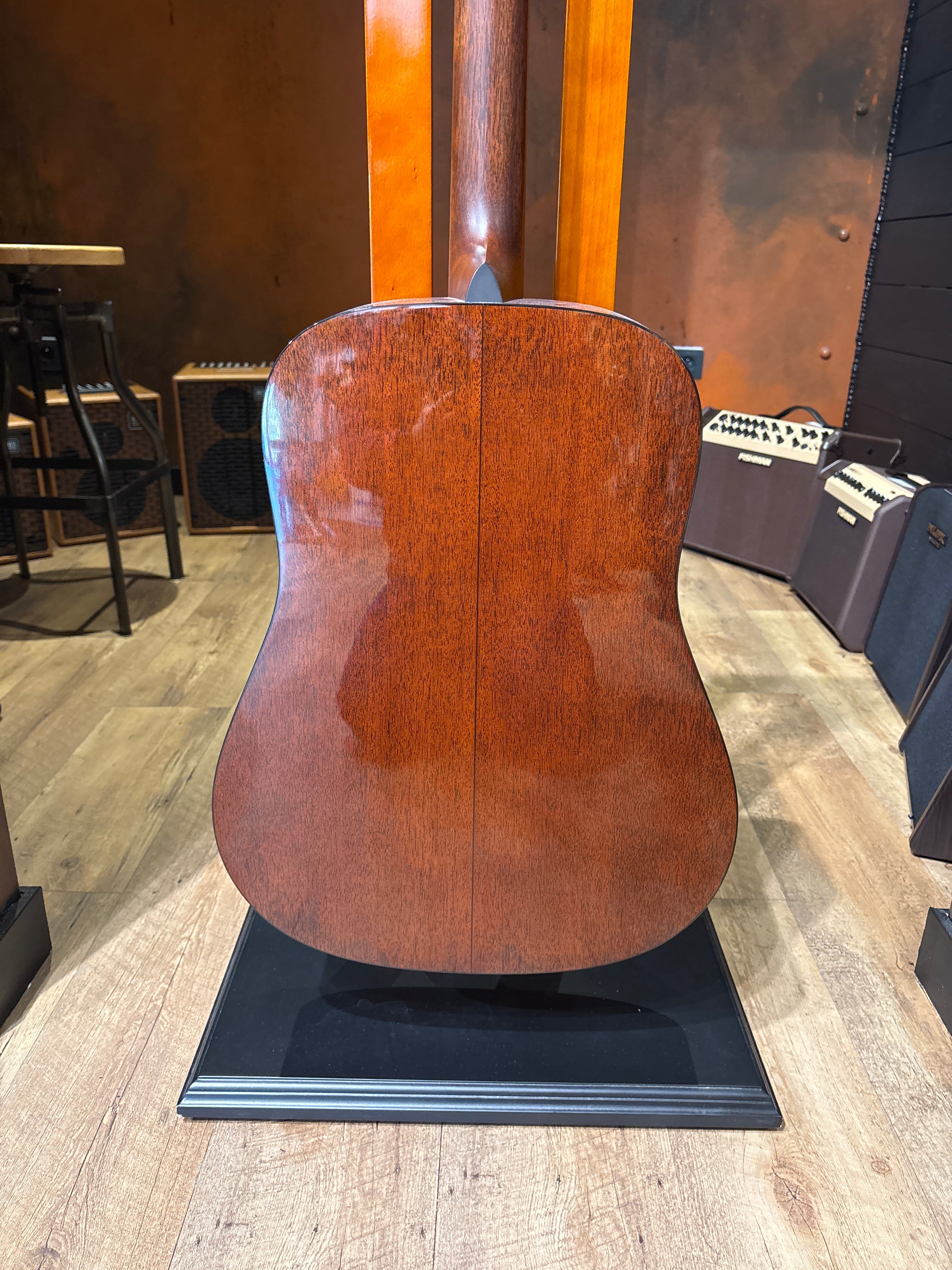 Martin D18