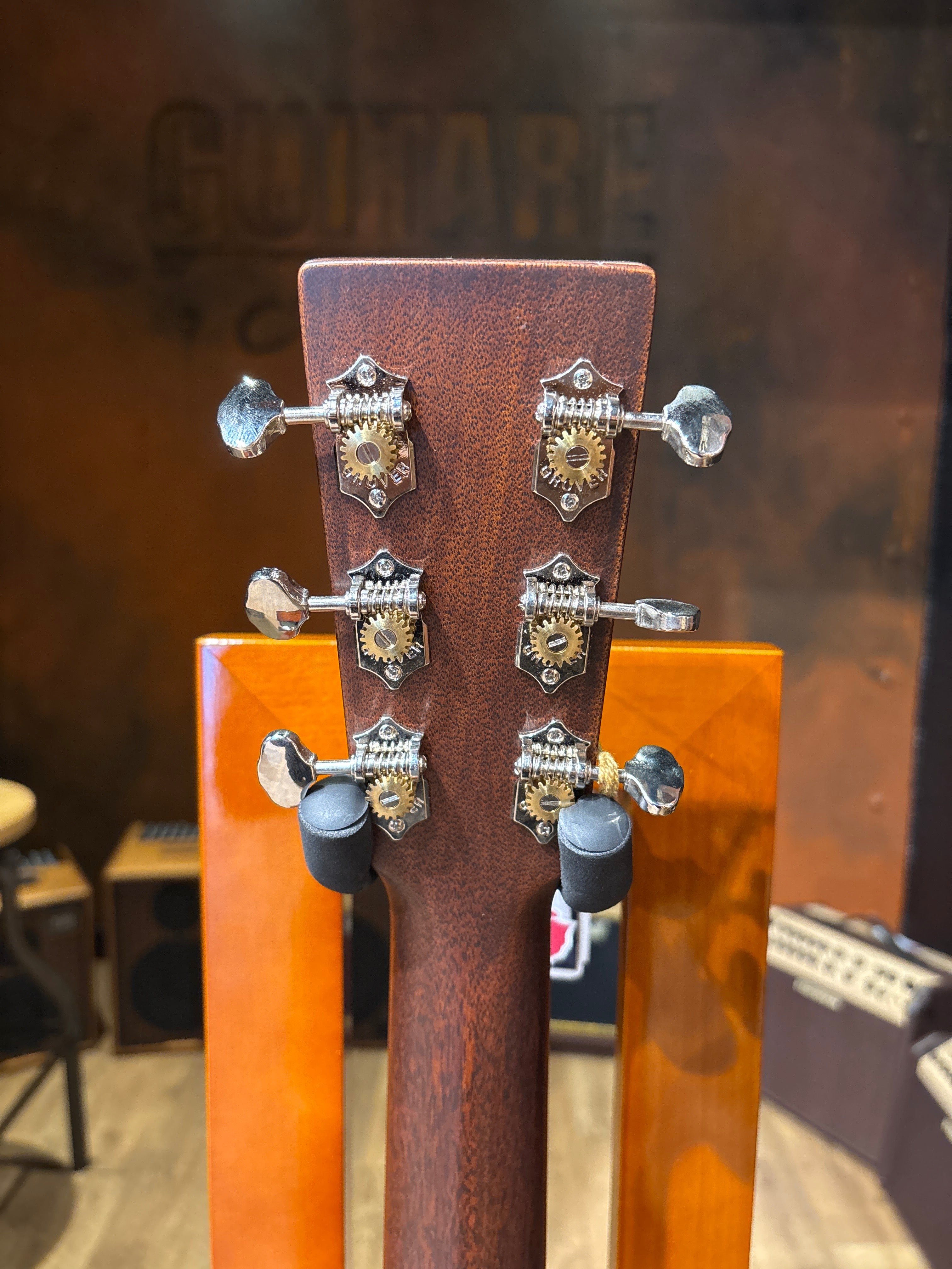 Martin D18