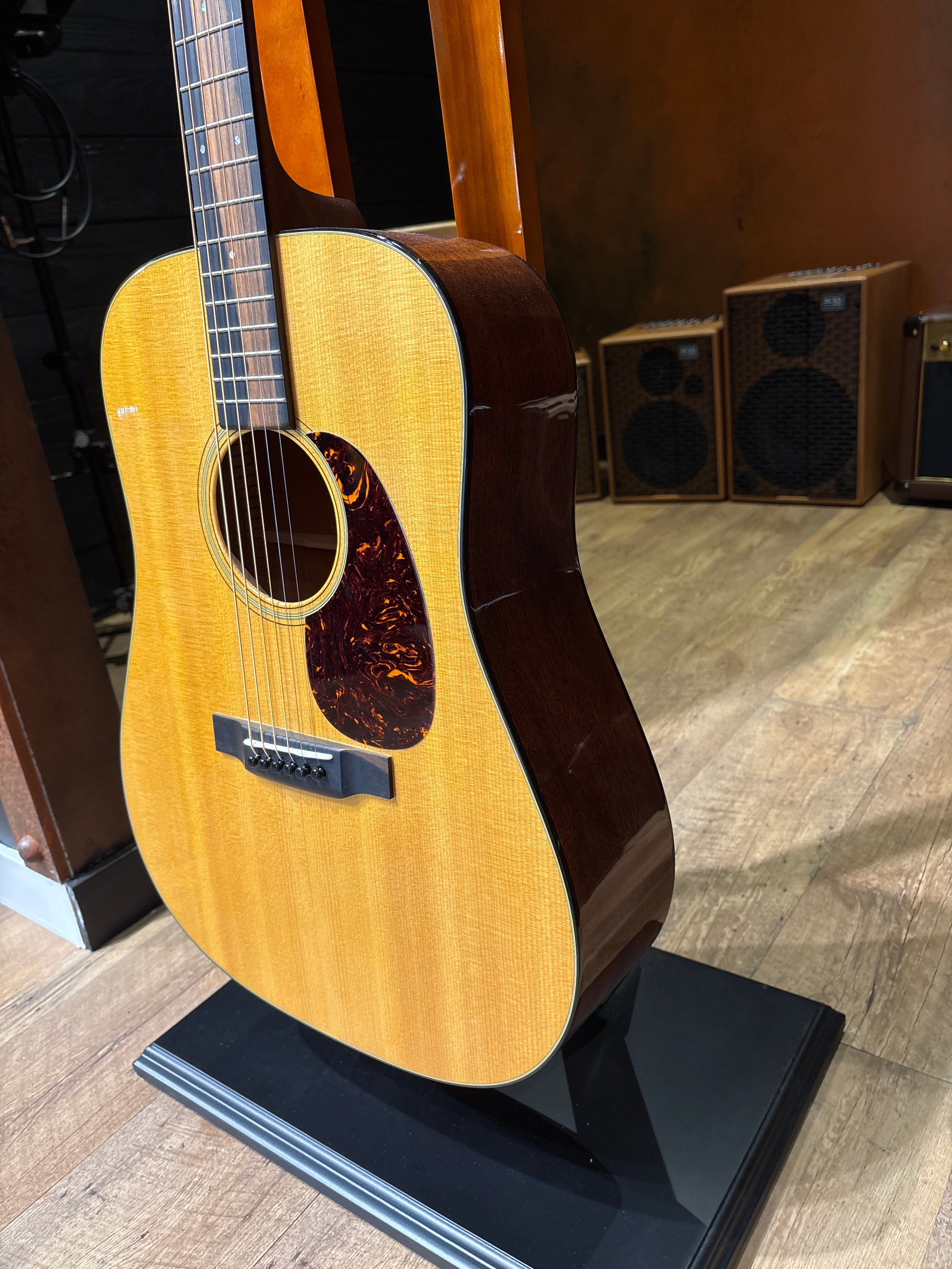 Martin D18