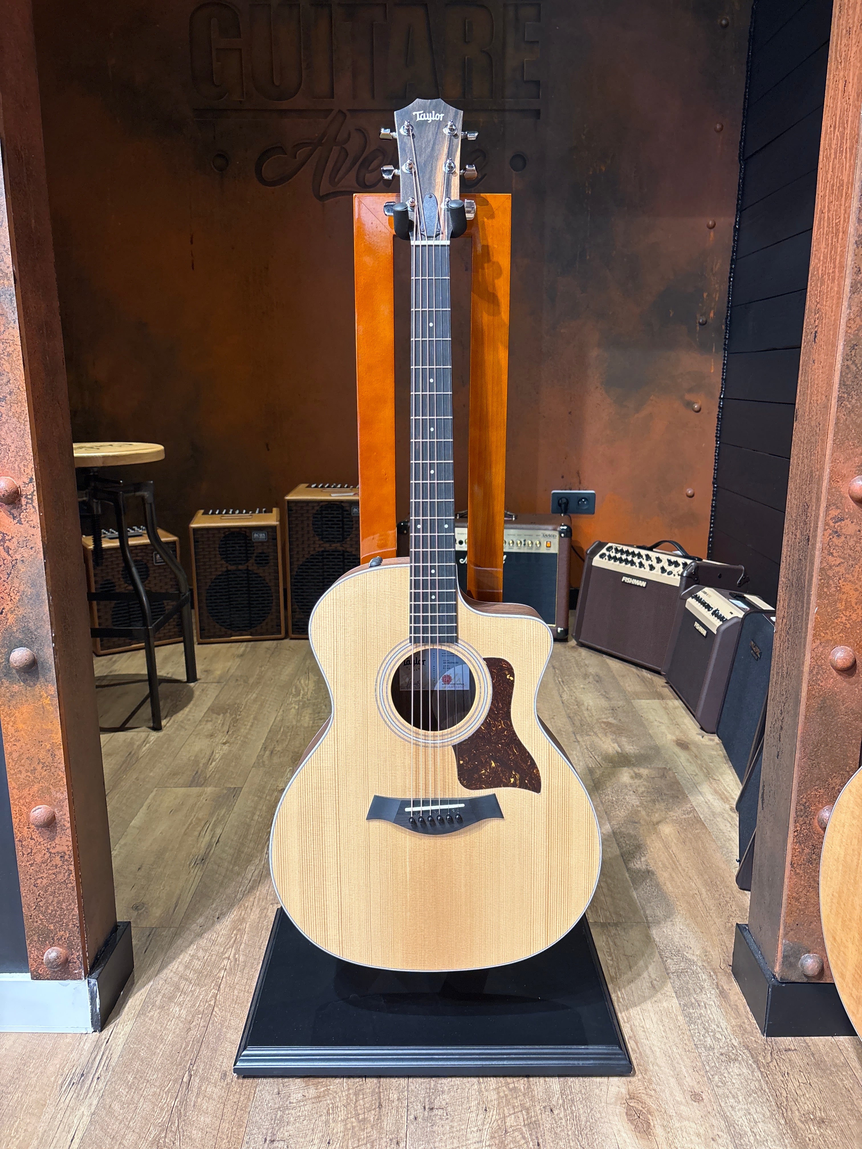 Taylor 214CE