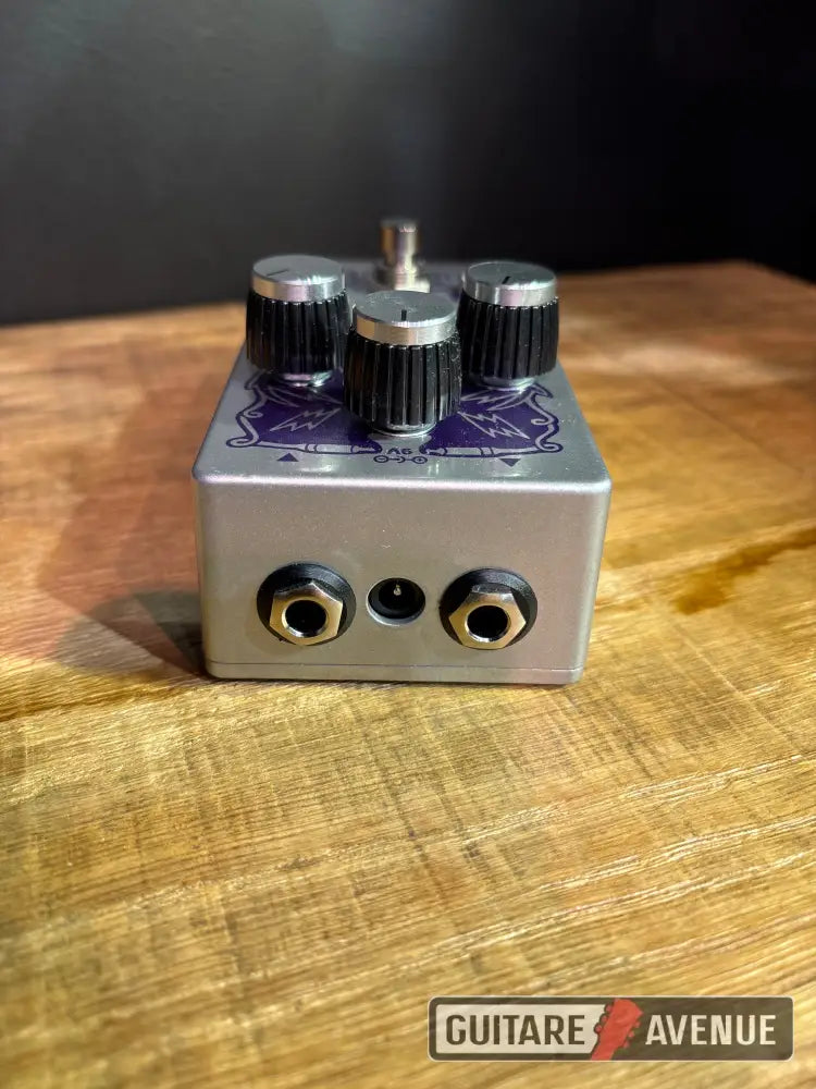 Earthquaker devices Hizumitas Fuzz Effet