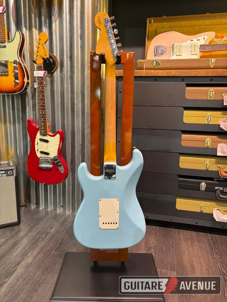 Fender Custom Shop 1969 Stratocaster Journeyman Relic Faded Daphne Blue Custom Shop