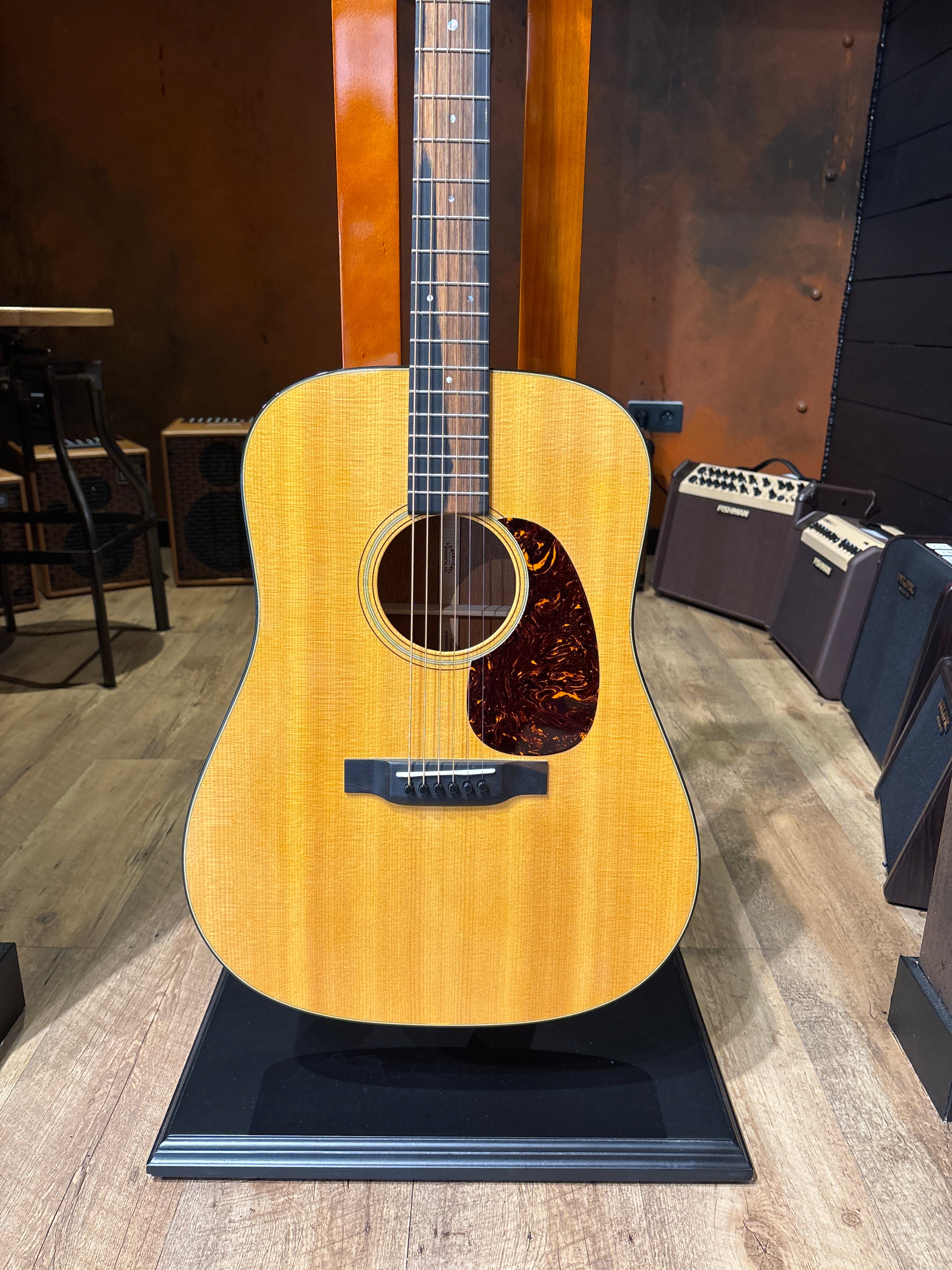 Martin D18