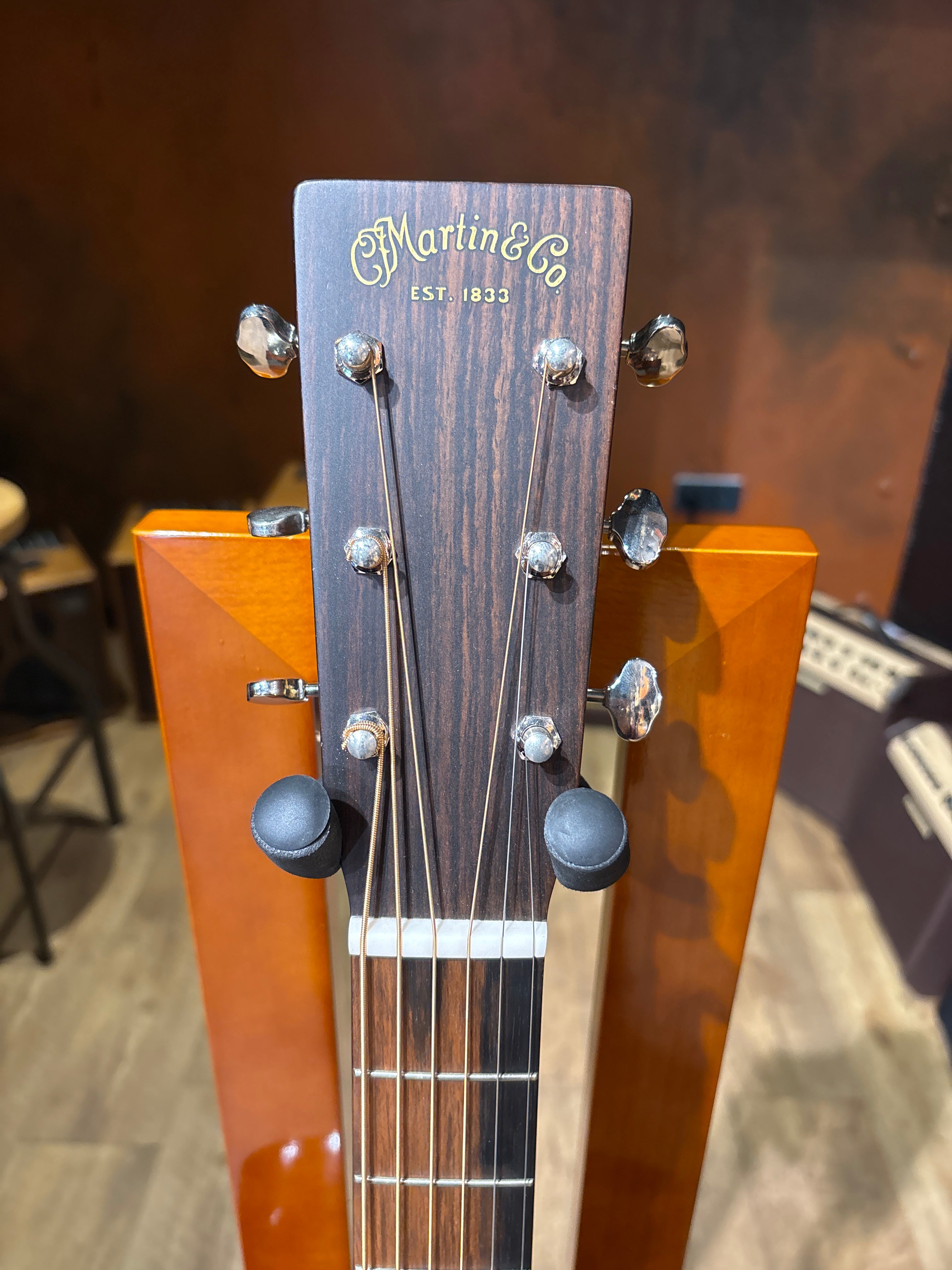 Martin D18