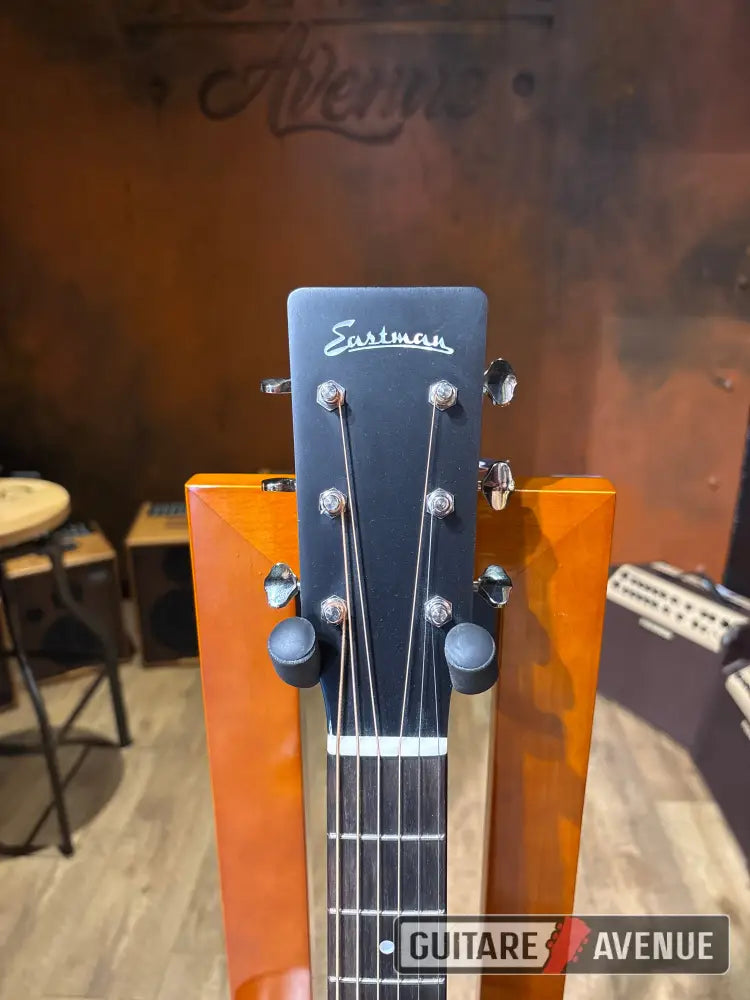 Eastman E3OME Guitare électro-acoustique