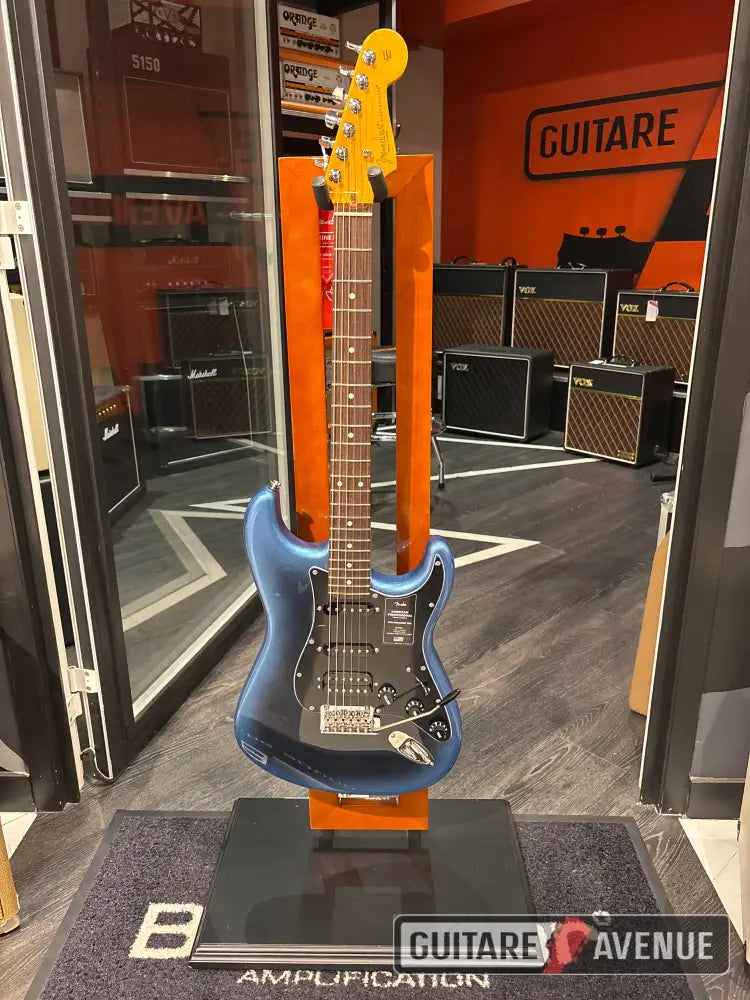 Fender American Professionnal Stratocaster HSS RW Dark night - Guitare électrique