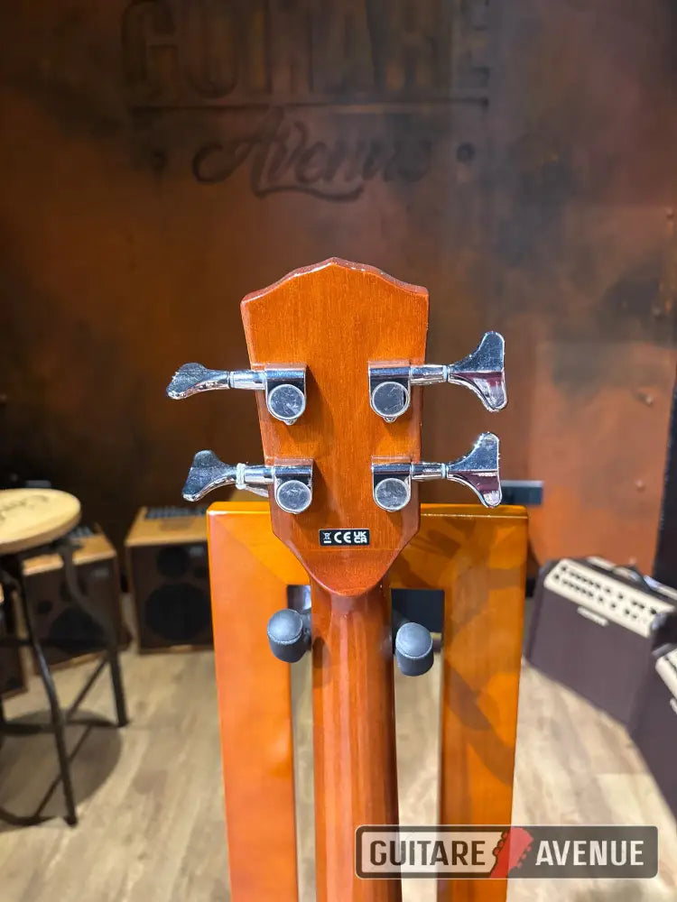 Fender CB60SCE Basses