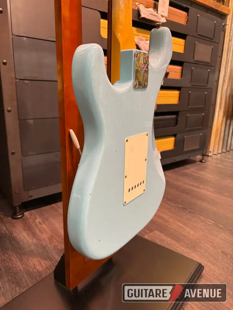 Fender Custom Shop 1969 Stratocaster Journeyman Relic Faded Daphne Blue Custom Shop