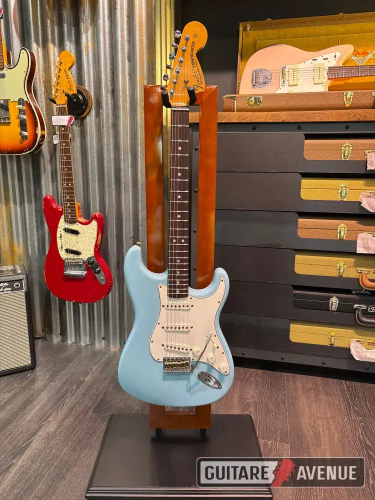 Fender Custom Shop 1969 Stratocaster Journeyman Relic Faded Daphne Blue Custom Shop