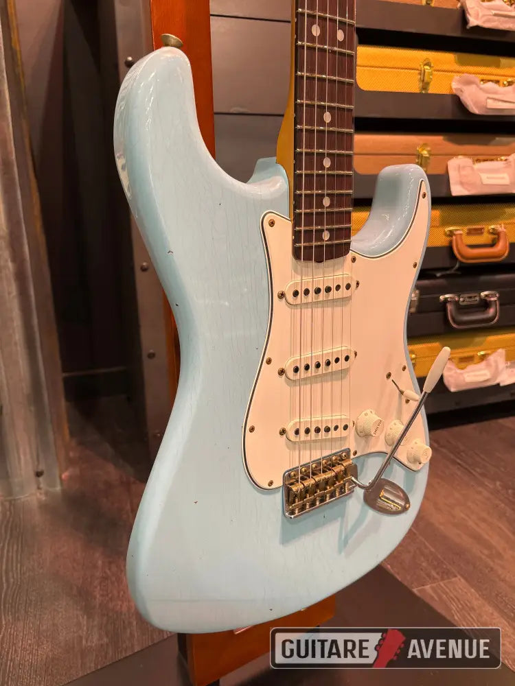Fender Custom Shop 1969 Stratocaster Journeyman Relic Faded Daphne Blue Custom Shop