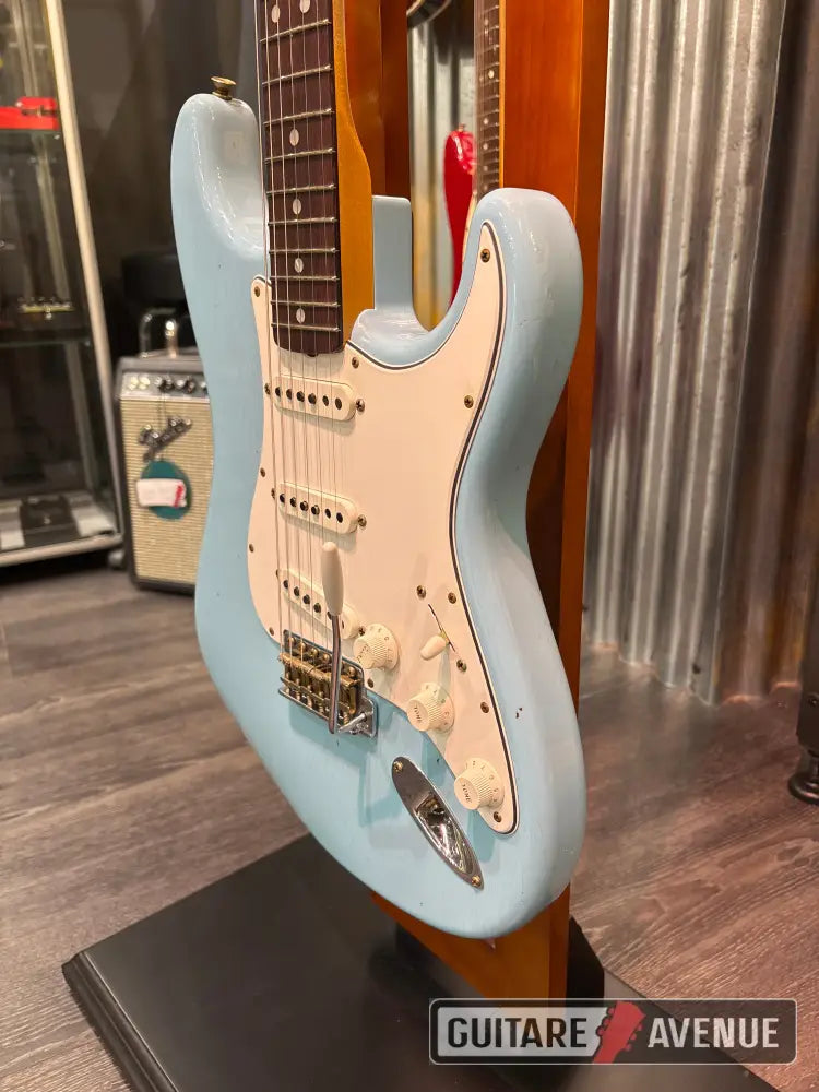 Fender Custom Shop 1969 Stratocaster Journeyman Relic Faded Daphne Blue Custom Shop