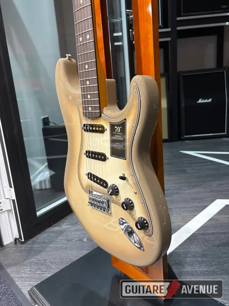 Fender Vintera II Stratocaster Antigua 70e anniversaire - Guitare électrique