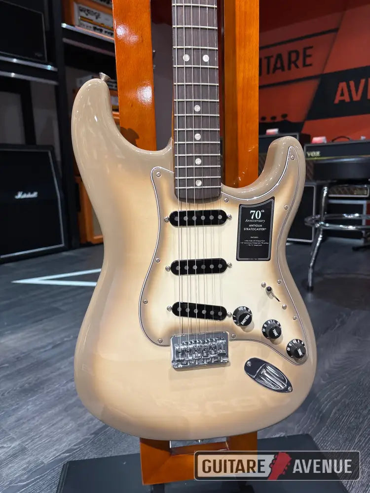 Fender Vintera II Stratocaster Antigua 70e anniversaire - Guitare électrique