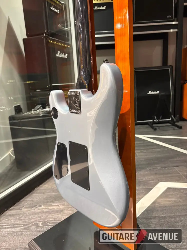 La guitare « Arm the Homeless » de Tom Morello signature Guitare électrique